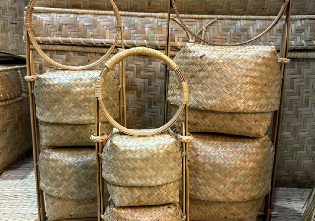 ผลิตภัณฑ์จักสานจากใบค้อ ผลิตภัณฑ์จักสานจากใบค้อ